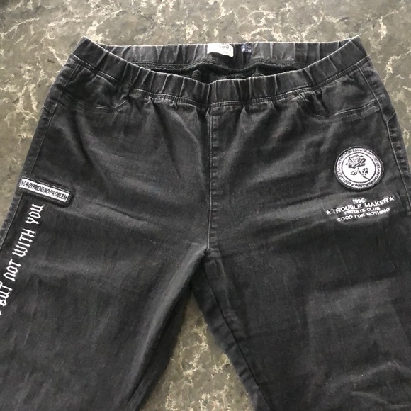 Black Graphic Print/Patch Jeggings - Picture 2 of 6